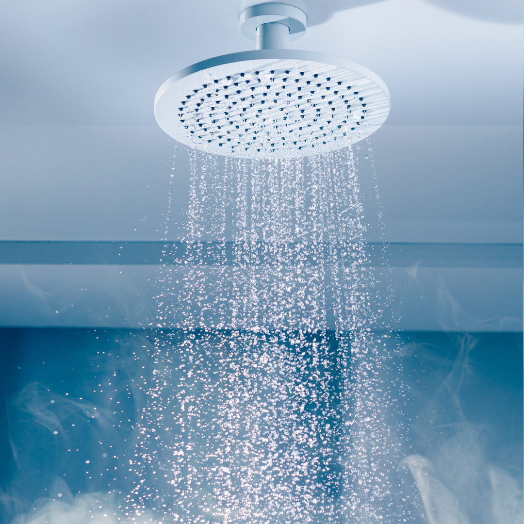 Se laver les cheveux à l'eau froide