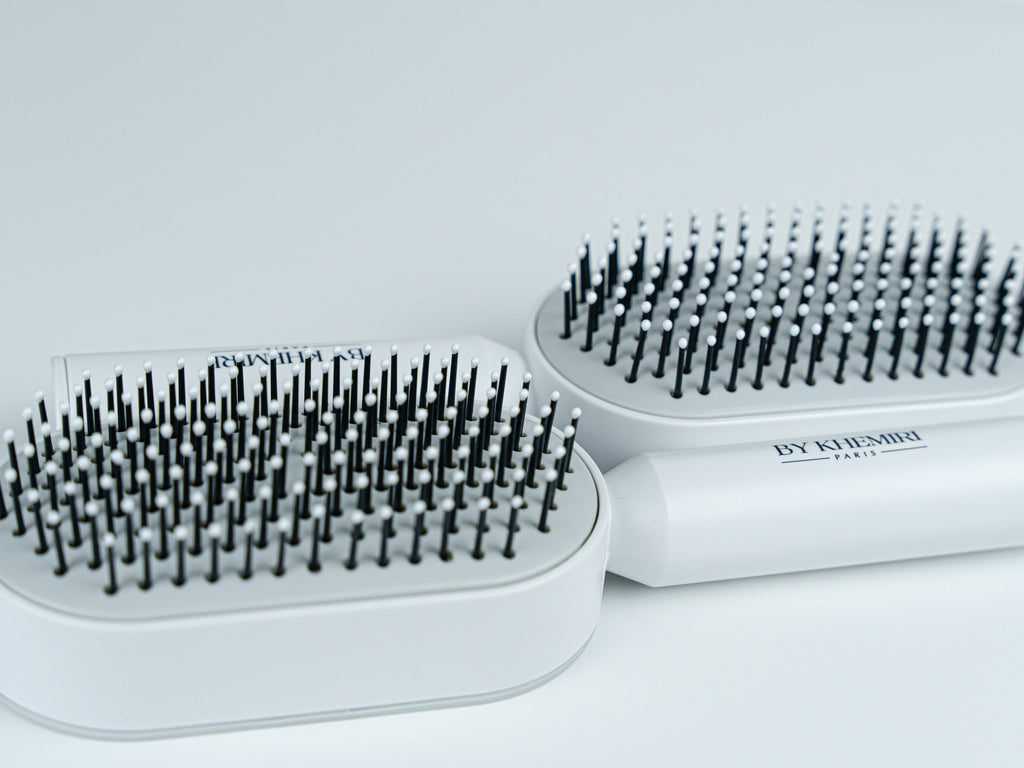 Hair Pop Brush – Brosse à bouton poussoir anti-cheveux By Khemiri