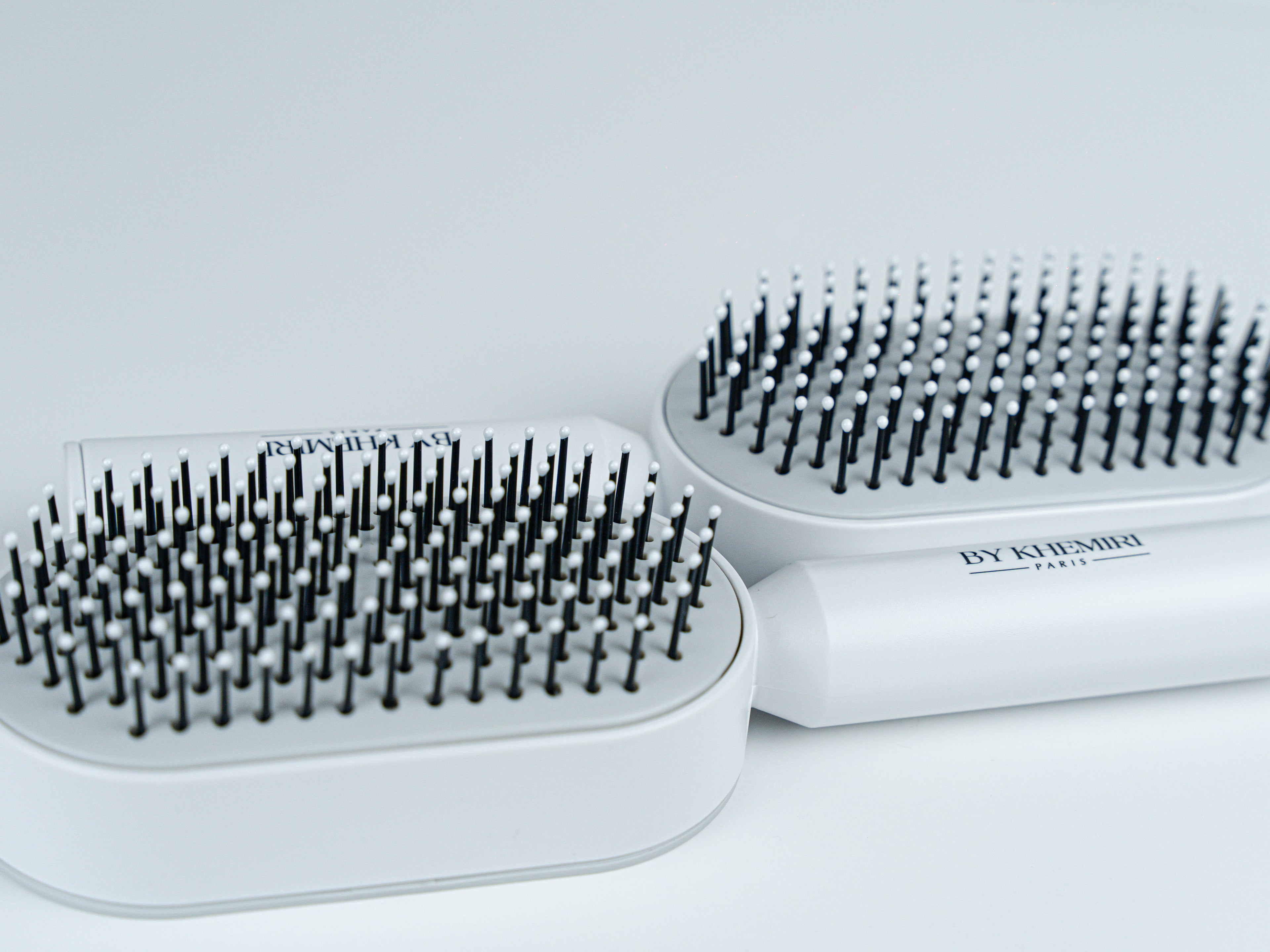 Hair Pop Brush – Brosse à bouton poussoir anti-cheveux By Khemiri